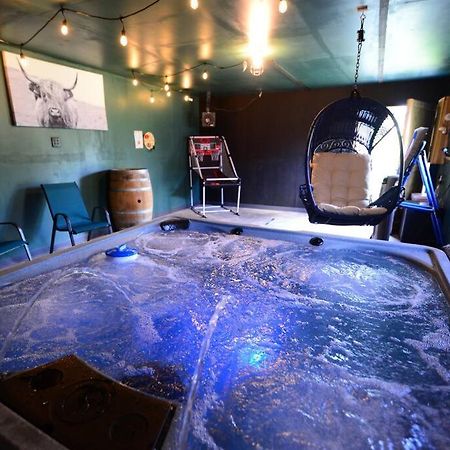 Cozy Cabin With Hottub At Cloverdale Cabins هينكلي المظهر الخارجي الصورة
