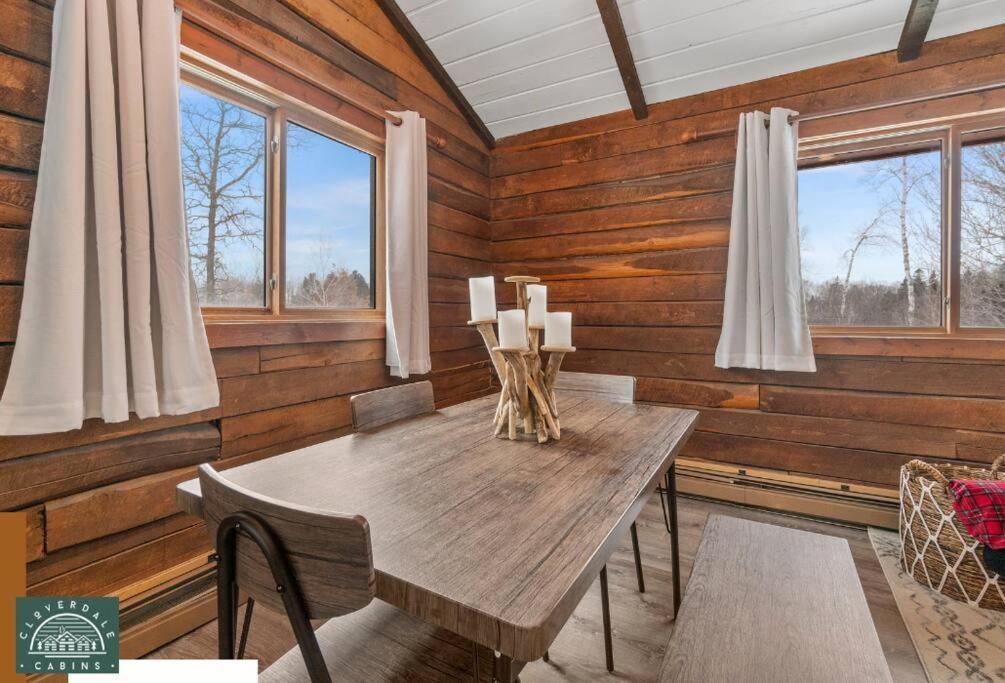 Cozy Cabin With Hottub At Cloverdale Cabins هينكلي المظهر الخارجي الصورة