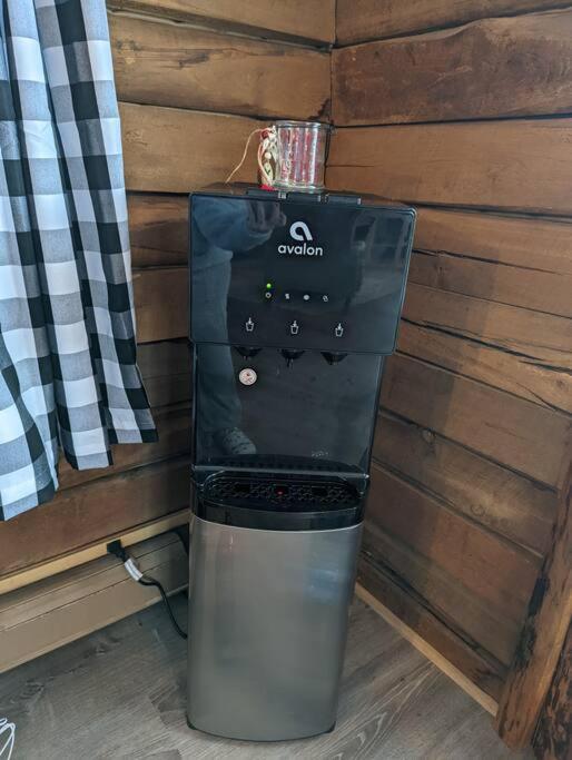 Cozy Cabin With Hottub At Cloverdale Cabins هينكلي المظهر الخارجي الصورة