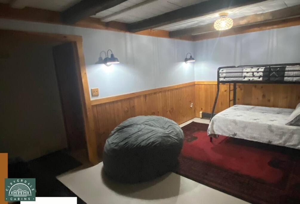 Cozy Cabin With Hottub At Cloverdale Cabins هينكلي المظهر الخارجي الصورة