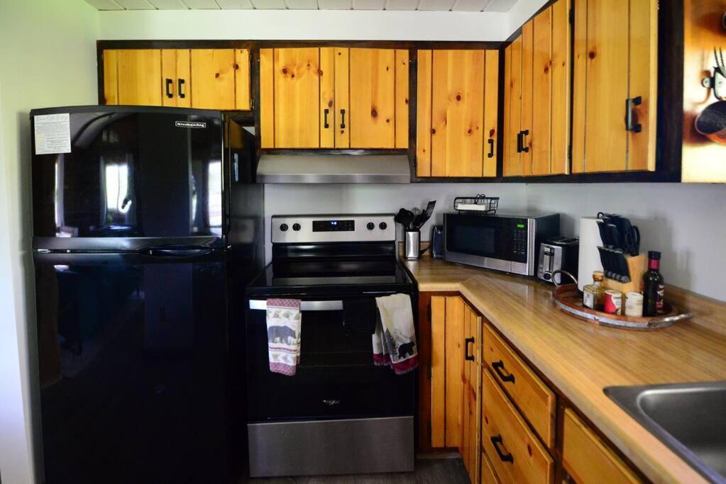 Cozy Cabin With Hottub At Cloverdale Cabins هينكلي المظهر الخارجي الصورة