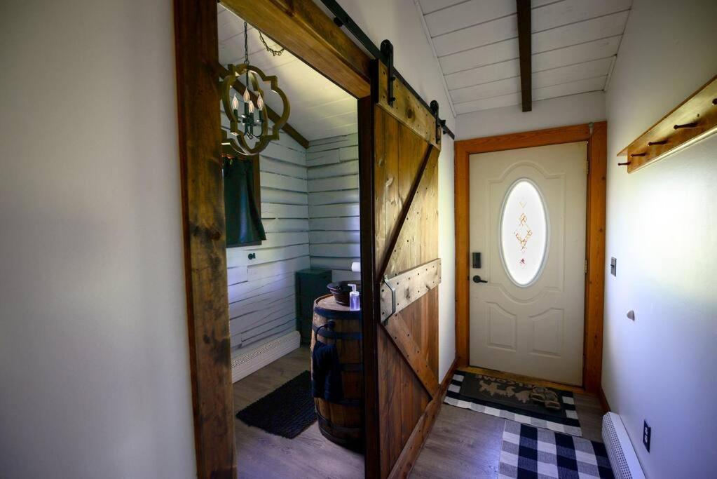 Cozy Cabin With Hottub At Cloverdale Cabins هينكلي المظهر الخارجي الصورة
