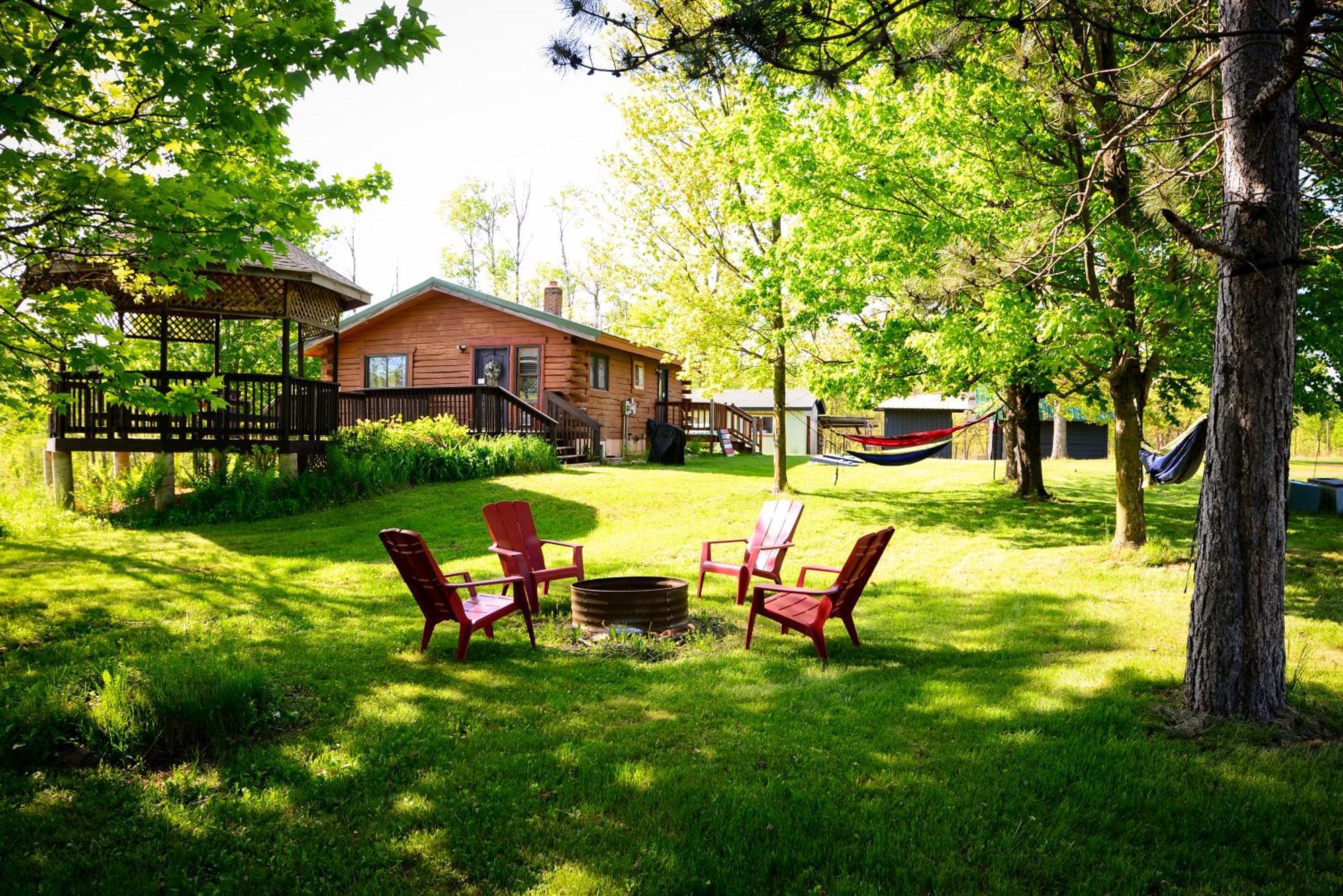 Cozy Cabin With Hottub At Cloverdale Cabins هينكلي المظهر الخارجي الصورة