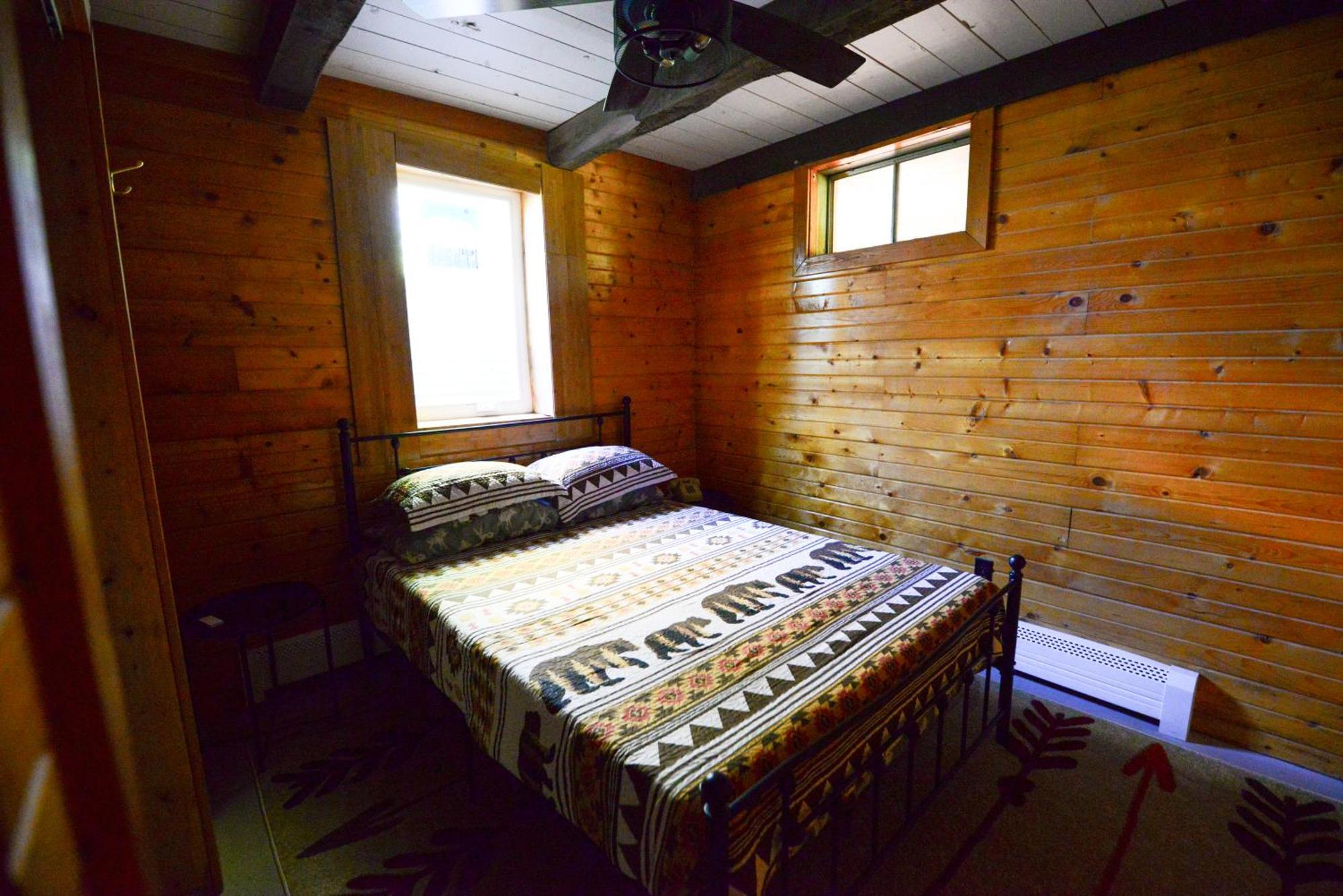 Cozy Cabin With Hottub At Cloverdale Cabins هينكلي المظهر الخارجي الصورة