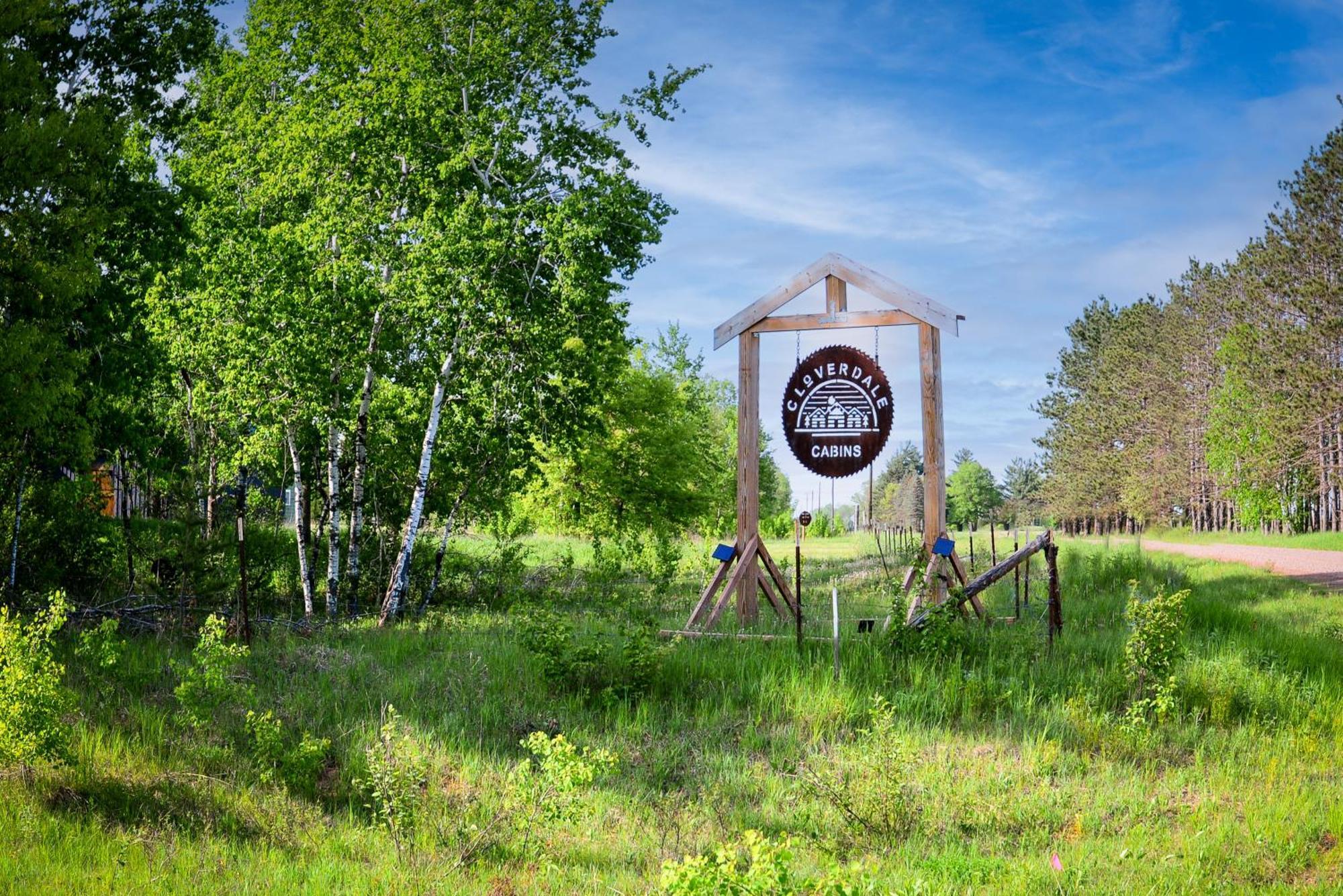 Cozy Cabin With Hottub At Cloverdale Cabins هينكلي المظهر الخارجي الصورة