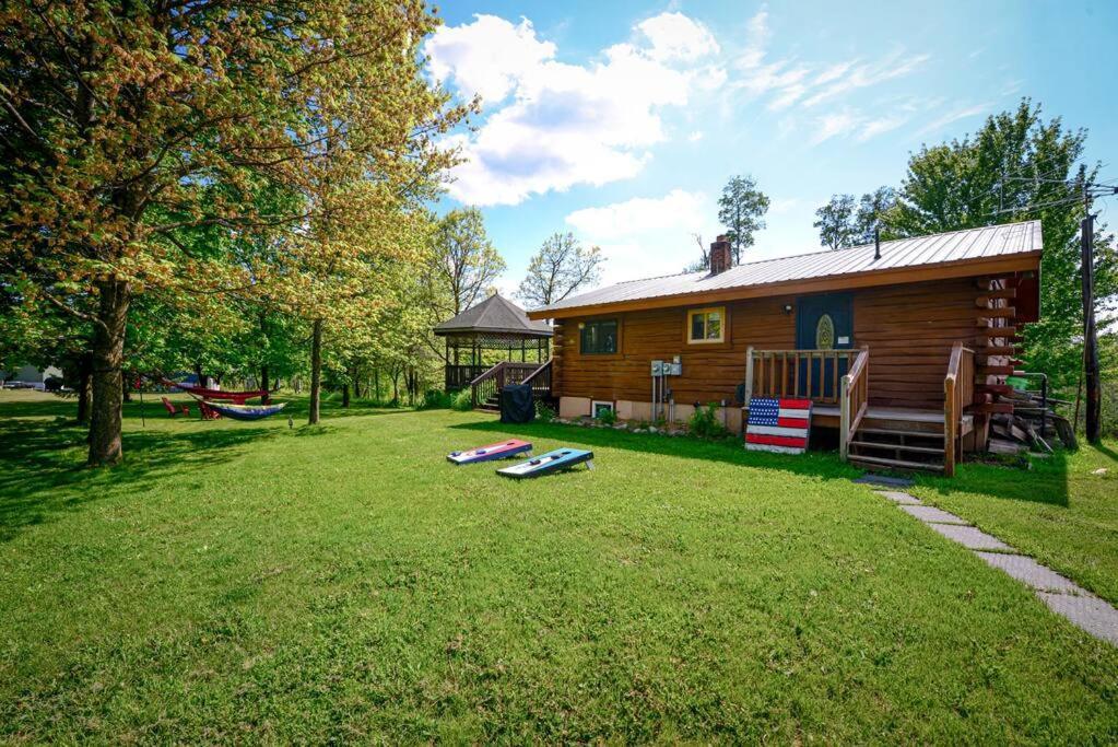 Cozy Cabin With Hottub At Cloverdale Cabins هينكلي المظهر الخارجي الصورة