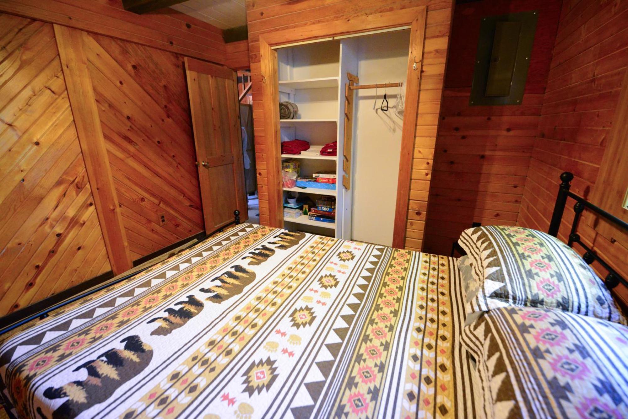 Cozy Cabin With Hottub At Cloverdale Cabins هينكلي المظهر الخارجي الصورة