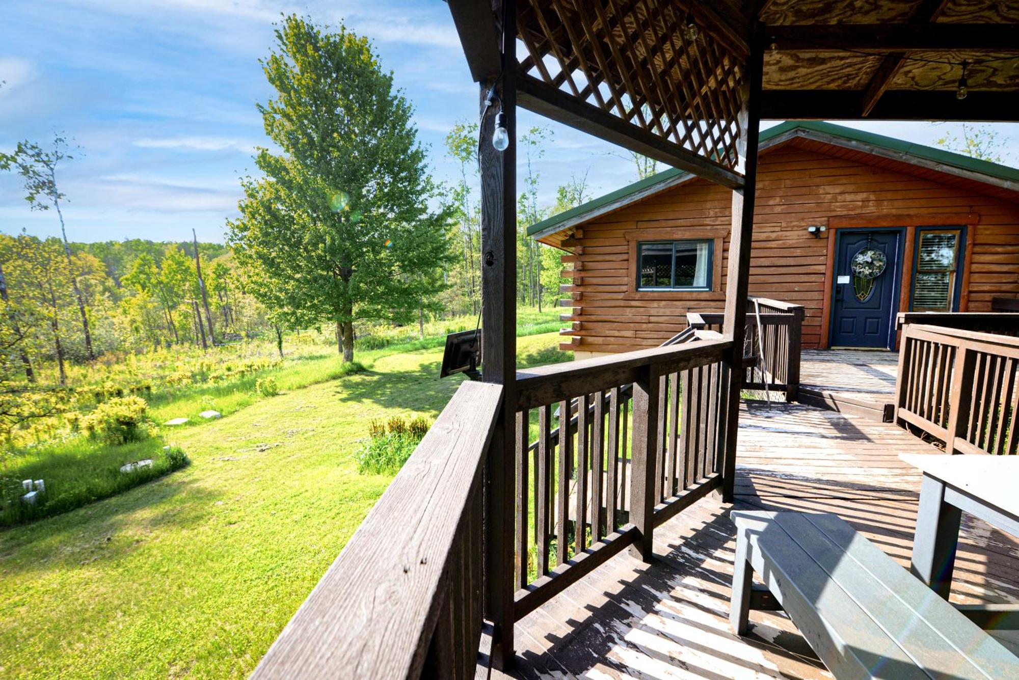 Cozy Cabin With Hottub At Cloverdale Cabins هينكلي المظهر الخارجي الصورة