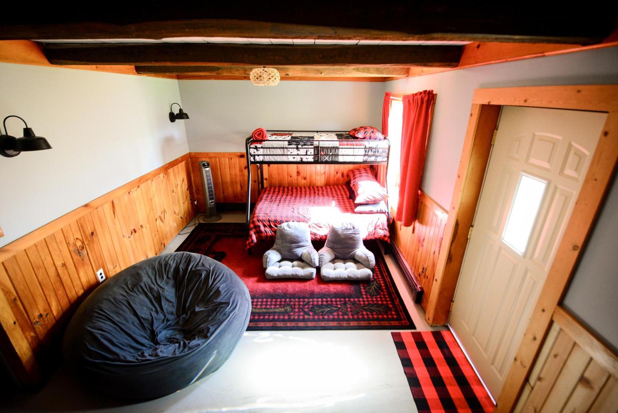 Cozy Cabin With Hottub At Cloverdale Cabins هينكلي المظهر الخارجي الصورة